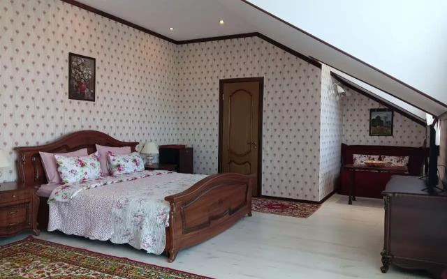 Orel-Izumrud Guest House