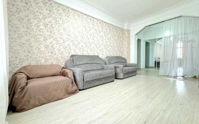 Квартира Трехкомнатная в Центре на Весенней напротив Драмтеатра