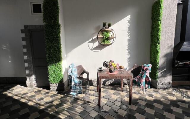 Comfort With Green Refreshing Interior Apartments