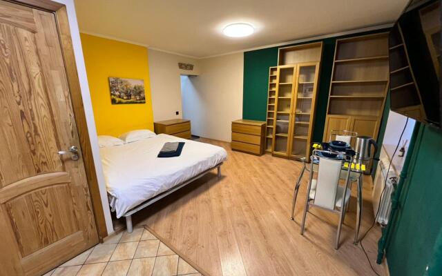 Uyutnaya na Bolshoy Cheremushkinskoy Apartment