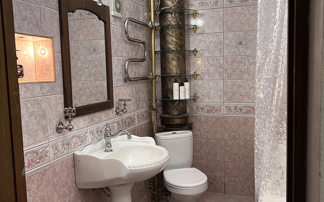 Квартира с антикварной мебелью