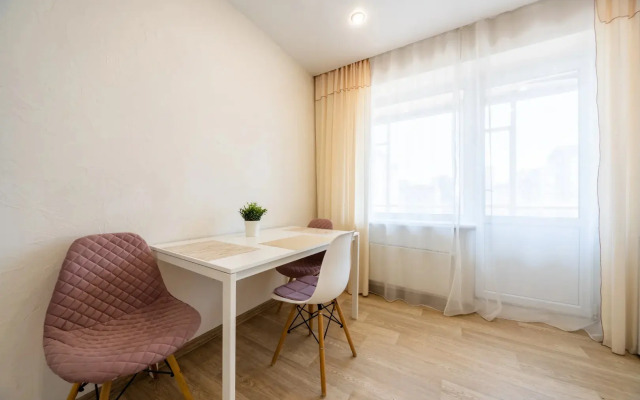 Chistyj Vzgljad na Alekseeva 23 rjadom s TRC Planeta Apartments