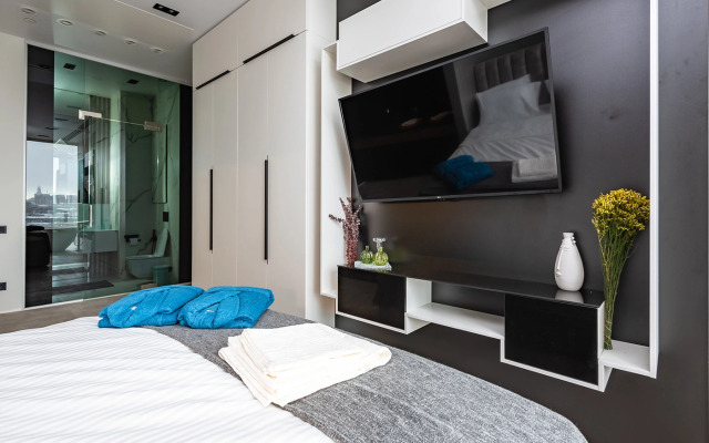 Апартаменты Neva Towers c ванной у окна