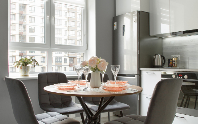 Na prospekte Astrakhova dom 10 Flat