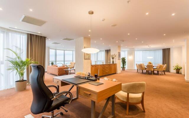The Grand Gloria Hotel