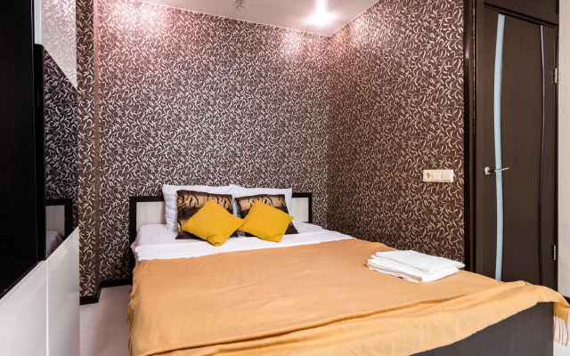 Natali na Metro  Sevastopolskaya prostornye Apartments