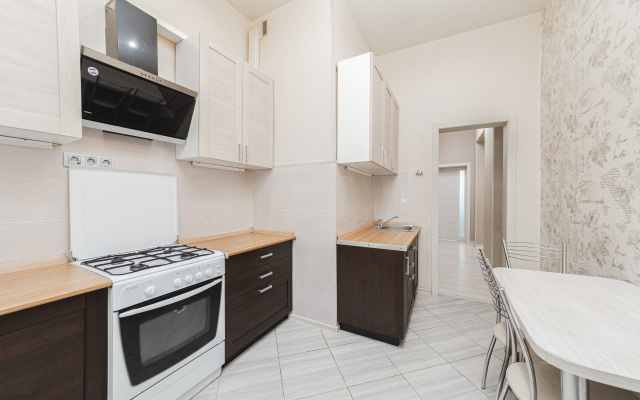 Novye v tsentre na ploshchadi Pobedy Apartments