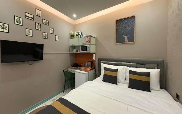 Апартаменты Cozy warm studio near the subway