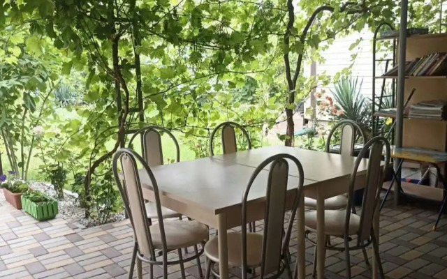 S Basseynom Uralskiy Guest house