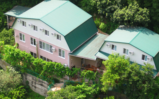Na Bestuzheva Marlinskogo Guest House