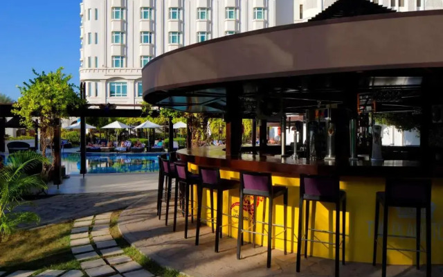 Отель Radisson Blu Hotel, Muscat