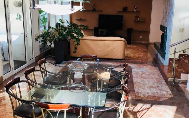 Частный Дом В Тропическом Саду