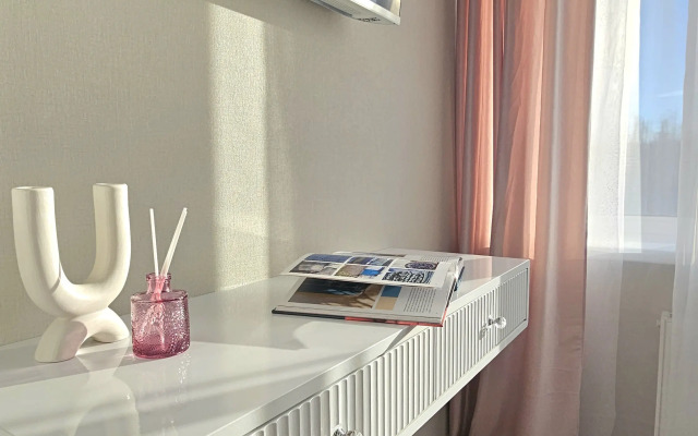 Flat Svetlaya Uyutnaya Na Italyyanskom Bulvare