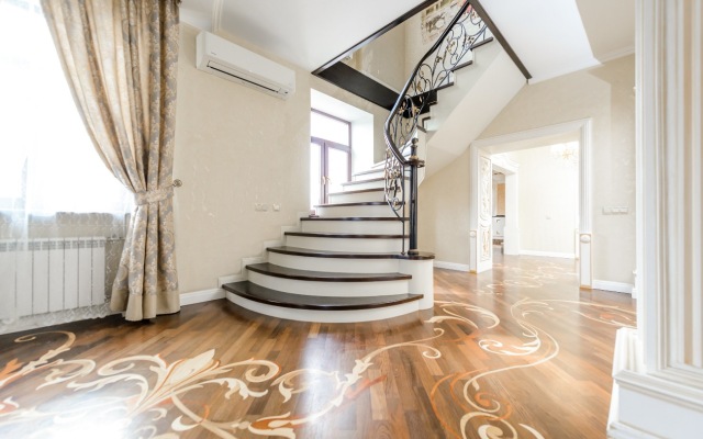 Versal'. Dvuhetazhnaya 6K na Kutuzovskom Flat