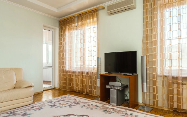 Pyatikomnatnaya V Tsentre Yalty Flat