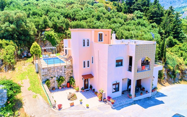 Вилла Cretan Sunny Villa Heated Pool