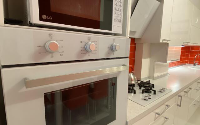 Royal Red Apartment U Korolevskikh Vorot Flat
