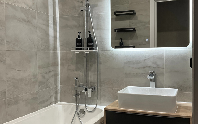 Квартира Двушка у озера в 5 минутах от метро