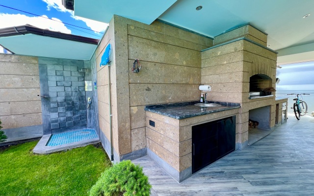 Luxury Villa With Pool and Jacuzzi