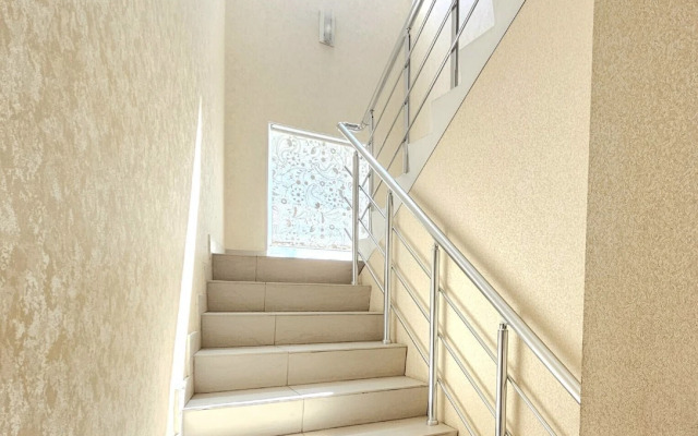 V Tsentre Goroda Private House
