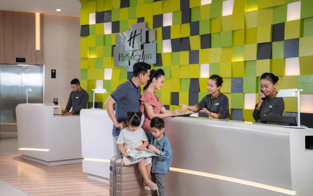 Holiday Inn & Suites Saigon Airport Hotel