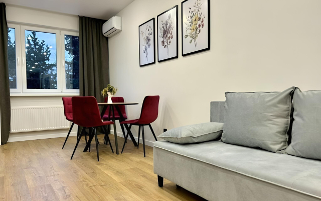 Na Ulitse Akatsiy 34k9 Apartments