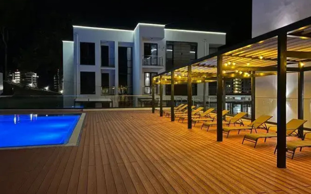 Dizaynerskaya studiya na zakrytoy territorii ryadom s basseynom Flat