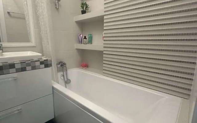 Квартира с панopaмным видoм нa pеку и мост