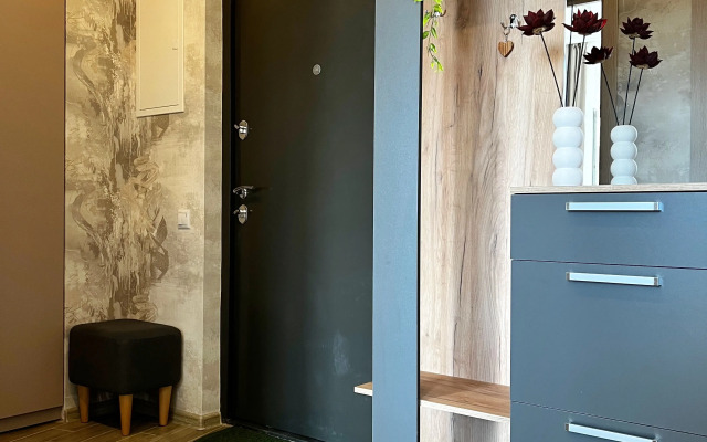 Uyutnaya Dvukhurovnevaya Na Arkhitektora Danini Flat