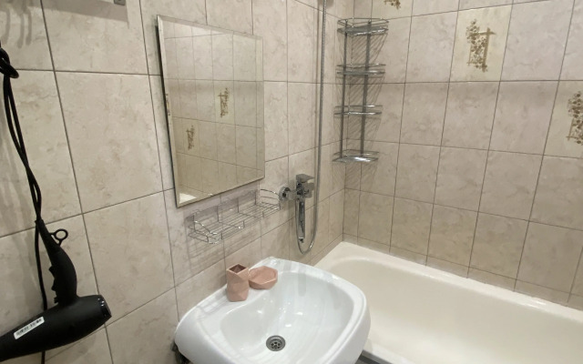 Ryadom s metro i parkom Flat