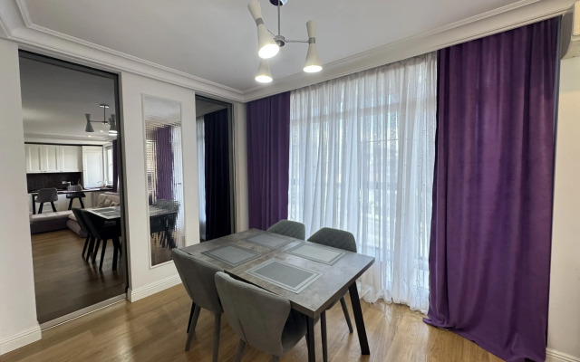 Mirror Apartment in Olympic Park Flat