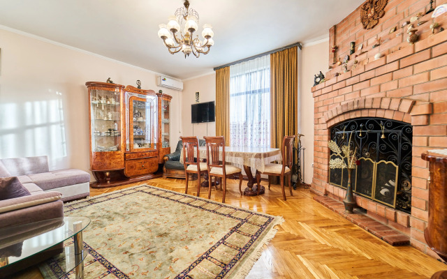 320 m² in the Very Center of Sochi Private House