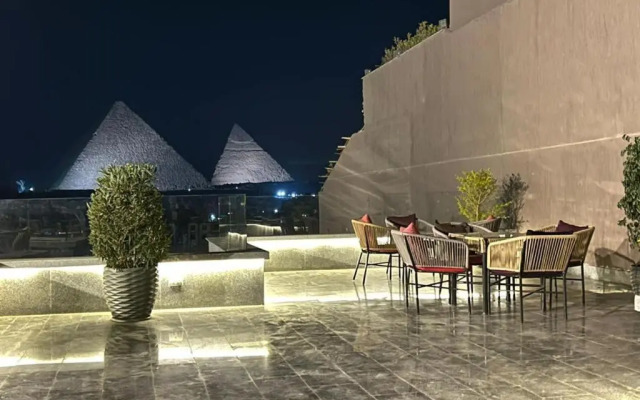 Pyramid Front Hotel