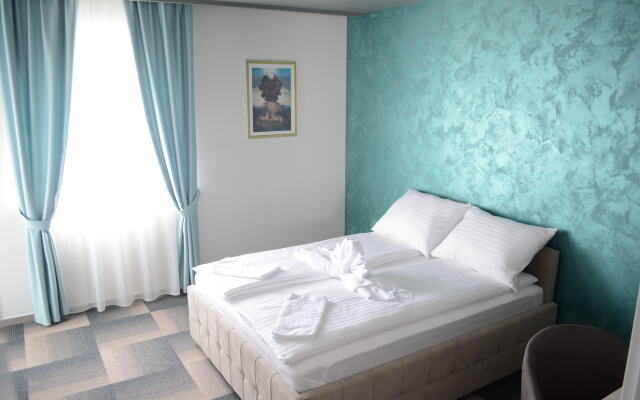 River Hotel