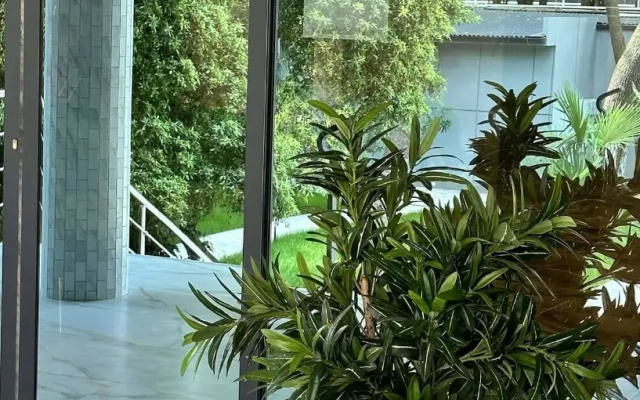 Отель Mirror Family
