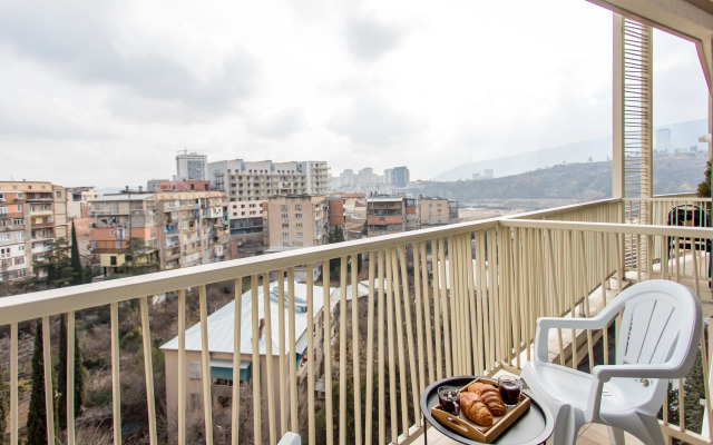 S Krasivym Vidom na Mtatsmindu i Gorod Apartments