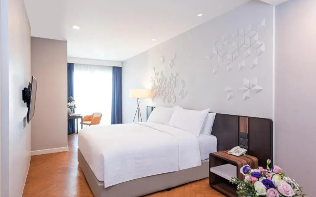 Отель Amanta Hotel & Residence Sathorn