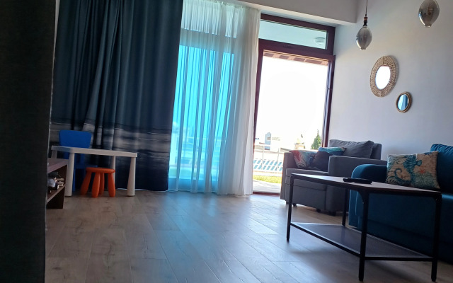 Апартаменты Афалина с зоной патио и отдельной спальной комнатой