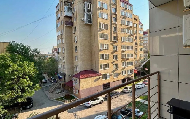 V Tsentre Astrakhani Flat