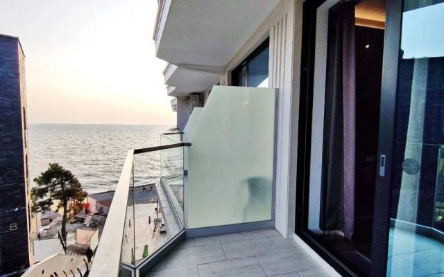 V Ak Luchezarny Apartments