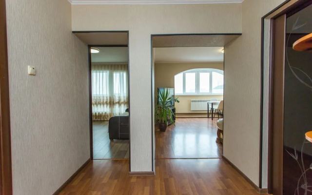 Na Ulitse Tolstogo 43A Flat