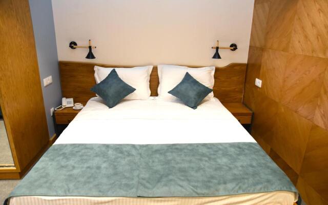 Hotel R&R Inn