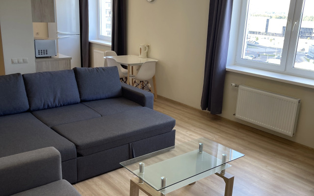 Uyutnaya kvartira s vidom na ozero Flat