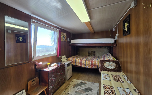 Private house Dom S Basseynom U Morya