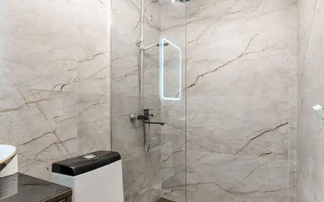 Elitny Apartament v Gostinitse Senator Flat