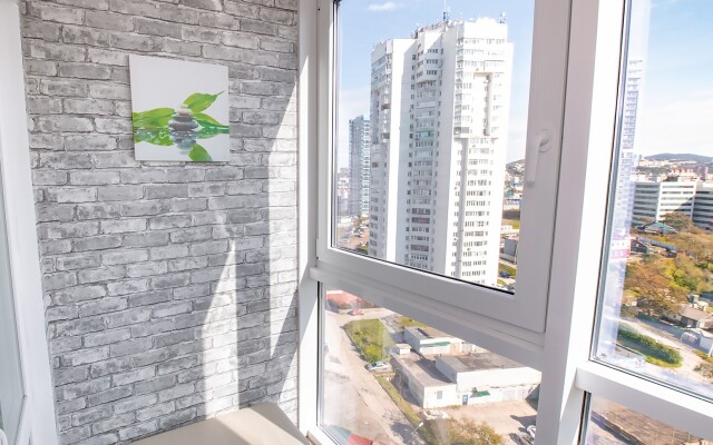 Апартаменты на высоком этаже, рядом с театром и мостом, недалеко от центра. Фастовская 29.