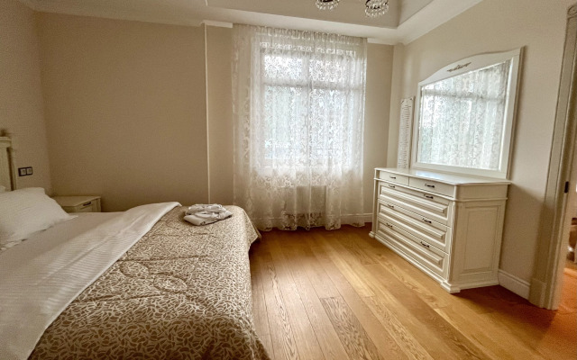 Dvukhkomnatnye s Balkonom Premium Klassa v Zhk Diplomat Apartments