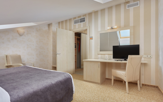 Pyatiy Ugol Hotel