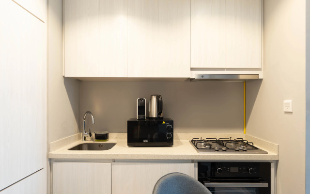 Апартаменты Keyrock Living Lakeview Retreat in Business Bay