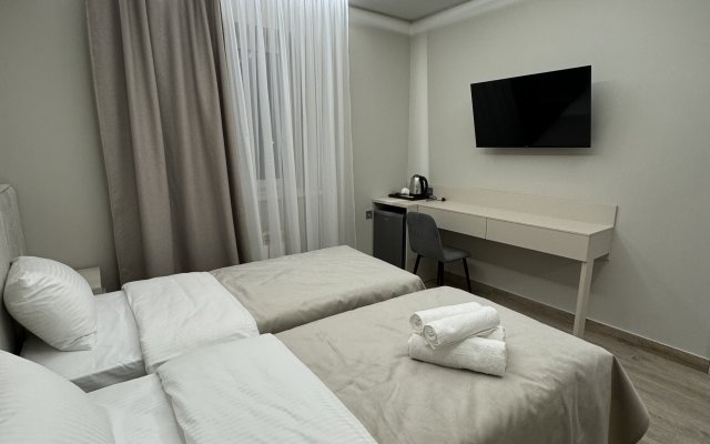 Hotel VS Hotel Hotel